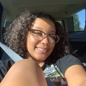Meet your Posher, Alexia